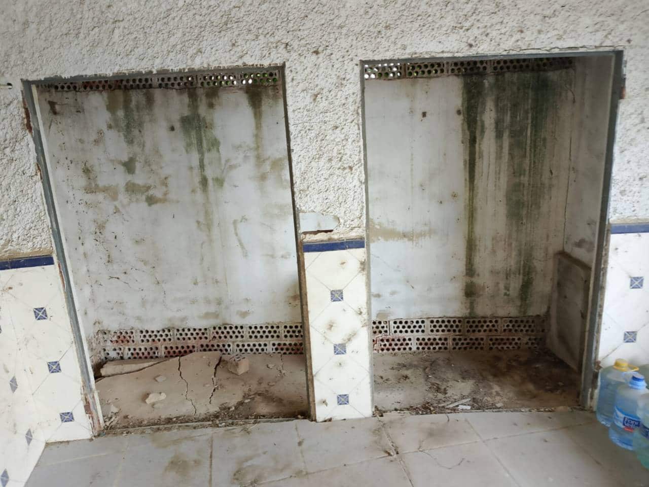 5 bedroom Commercial for sale in Villalonga with garage - € 112,000 (Ref: 9537099)