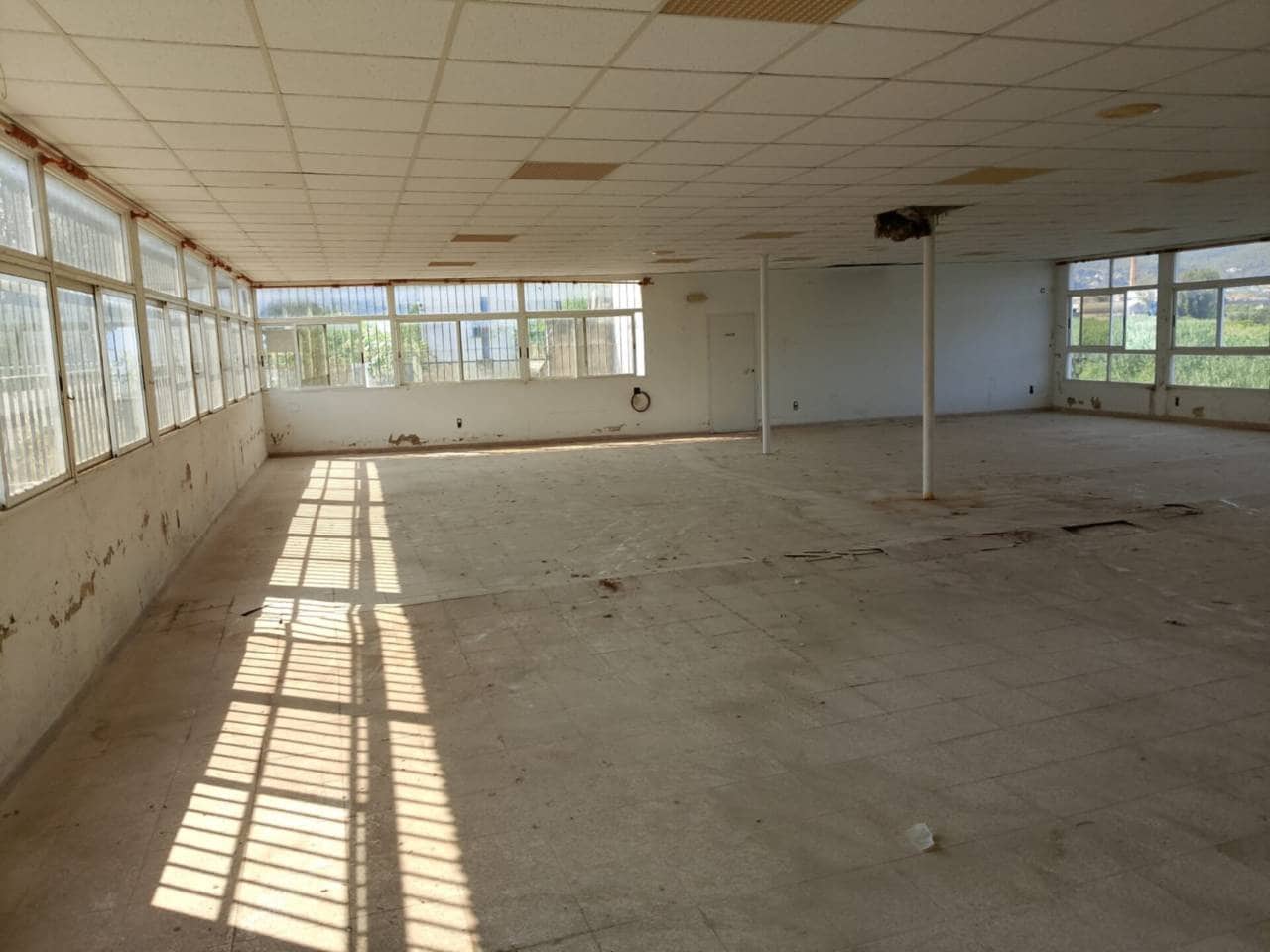 5 bedroom Commercial for sale in Villalonga with garage - € 112,000 (Ref: 9537099)