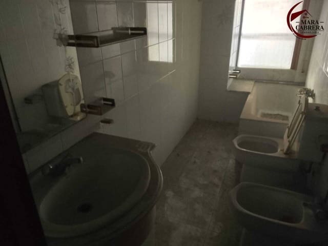 3 makuuhuone Kaupallinen myytävänä paikassa Oliva - 56 000 € (Ref: 9547437)