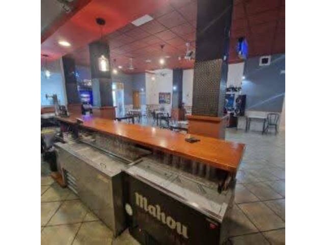 2 camera da letto Ristorante/Bar da affittare in Ador - 900 € (Rif: 9550470)