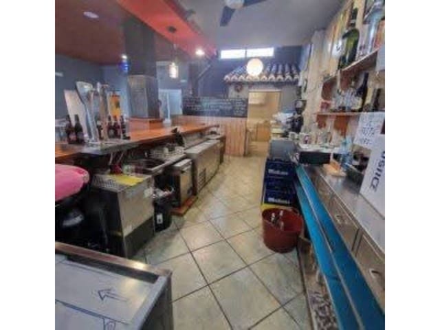 2 camera da letto Ristorante/Bar da affittare in Ador - 900 € (Rif: 9550470)