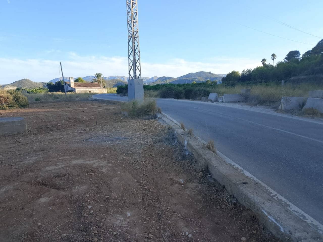 Ubebygd land til salgs i Oliva - € 10 000 (Ref: 9570336)