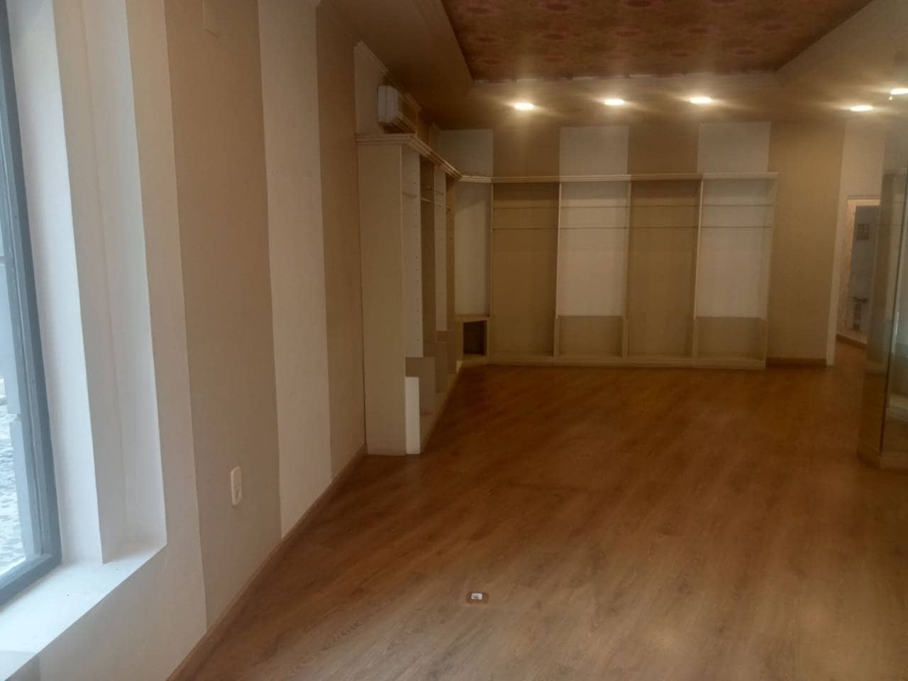 11 makuuhuone Kaupallinen myytävänä paikassa Oliva - 750 000 € (Ref: 9570337)