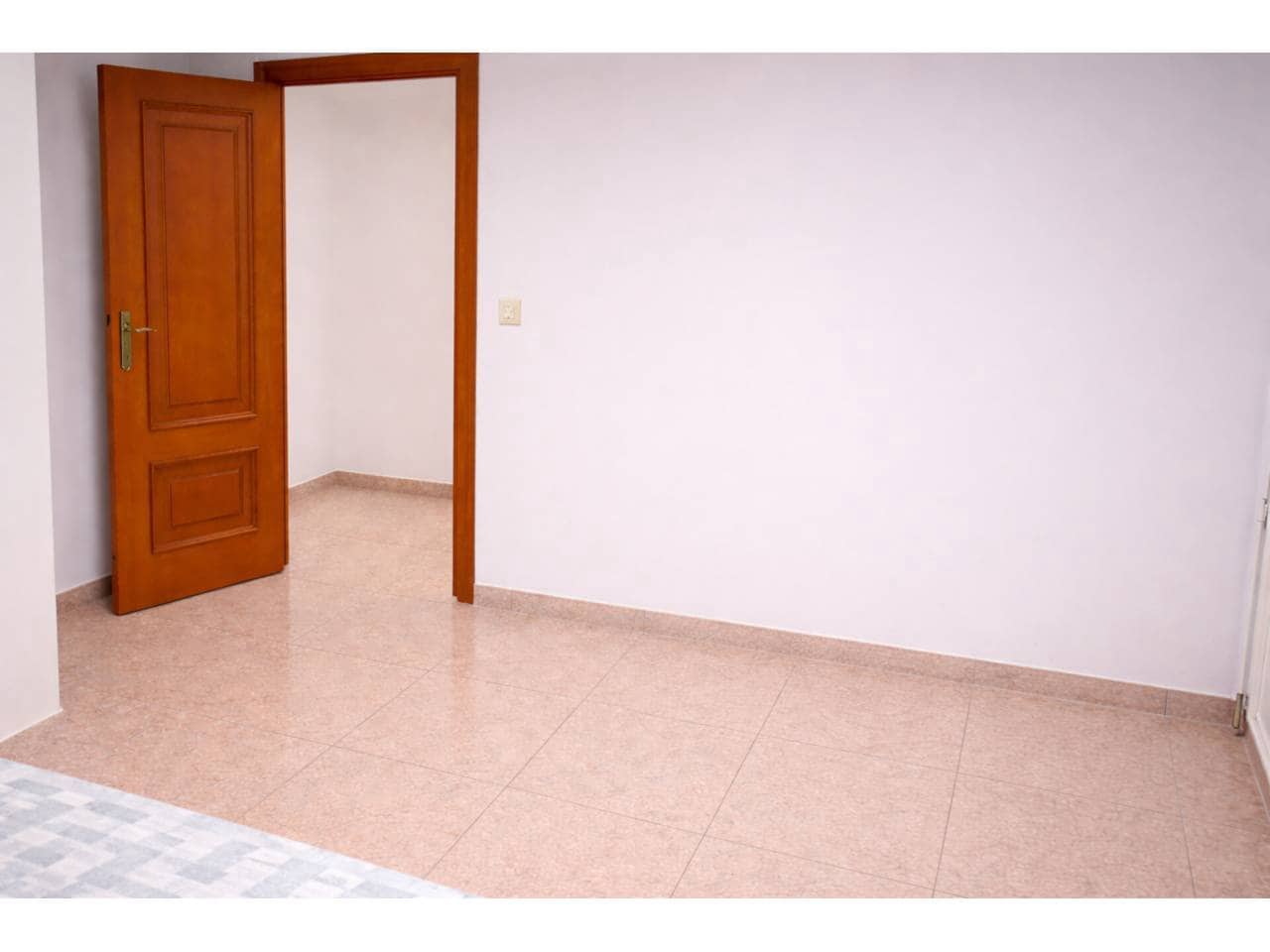 3 makuuhuone Asunto myytävänä paikassa Oliva - 125 000 € (Ref: 9572249)