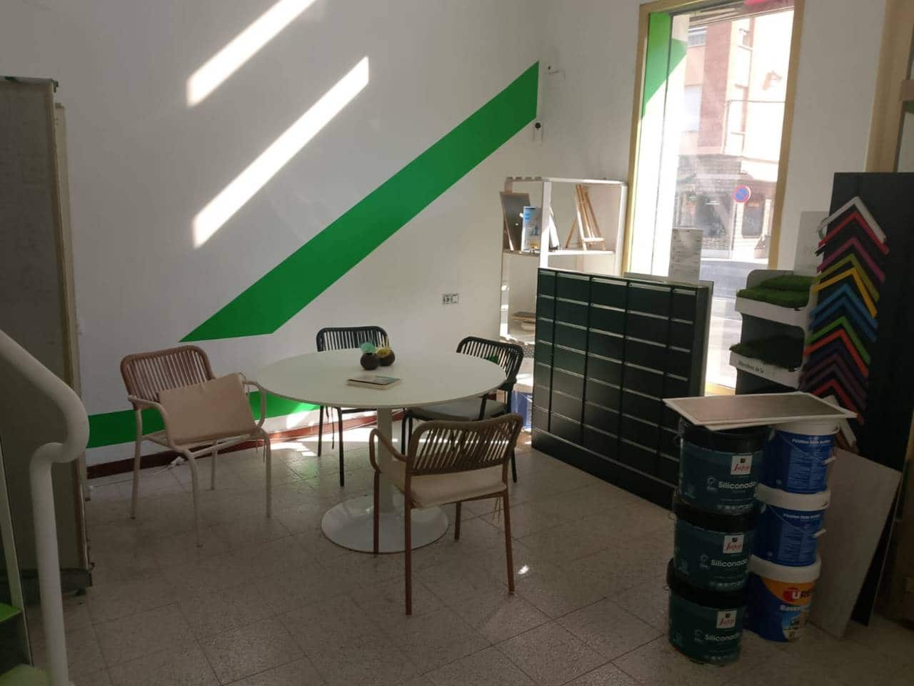 2 soverom Kommersiell til leie i Oliva - € 700 (Ref: 9606901)