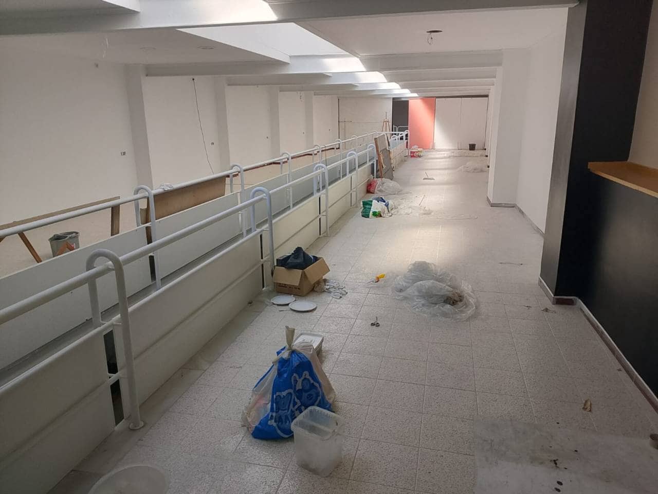 2 soverom Kommersiell til leie i Oliva - € 700 (Ref: 9606901)