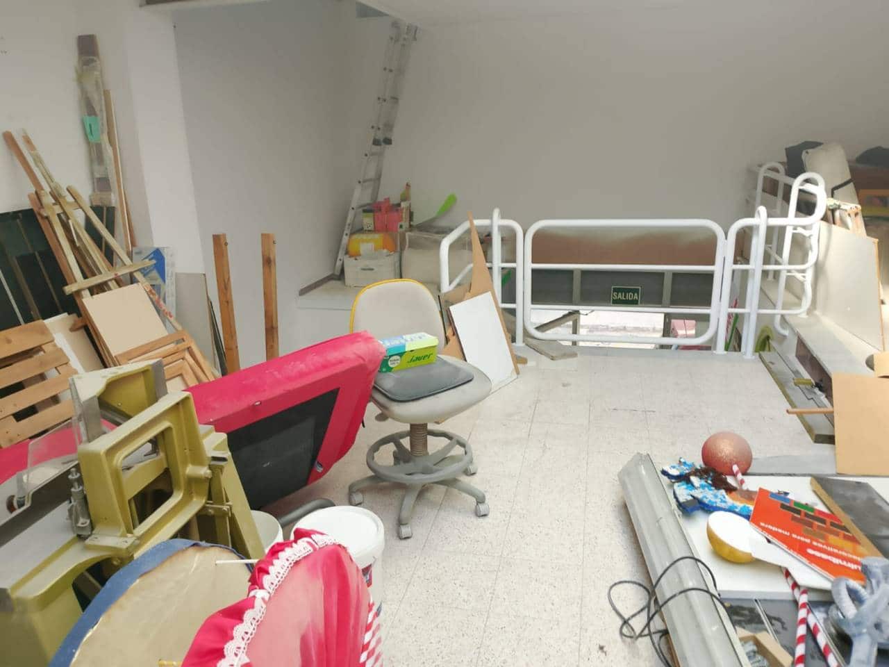 2 soverom Kommersiell til leie i Oliva - € 700 (Ref: 9606901)