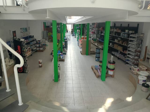 2 soverom Kommersiell til leie i Oliva - € 700 (Ref: 9606901)