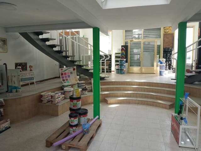 2 soverom Kommersiell til leie i Oliva - € 700 (Ref: 9606901)