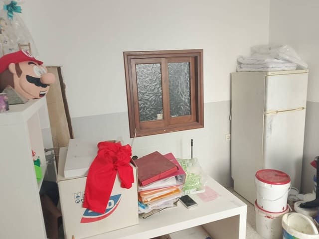 2 soverom Kommersiell til leie i Oliva - € 700 (Ref: 9606901)