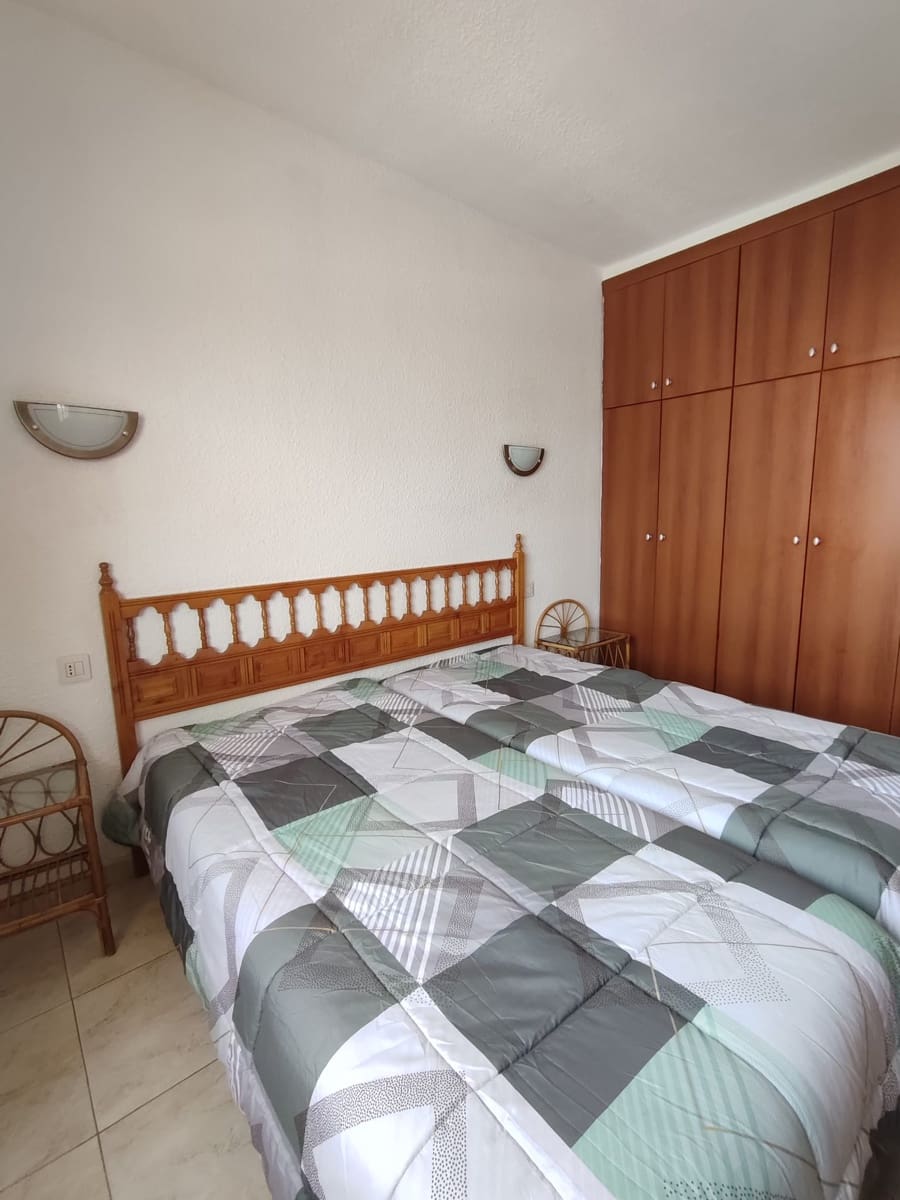 1 slaapkamer Appartement te huur in Los Cristianos met zwembad - € 1.200 (Ref: 10012530)