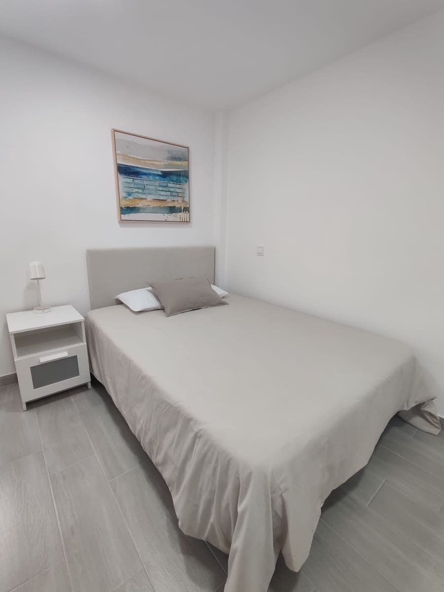 7 soveværelse Lejlighed til leje i San Cristobal de La Laguna - € 460 (Ref: 10124745)