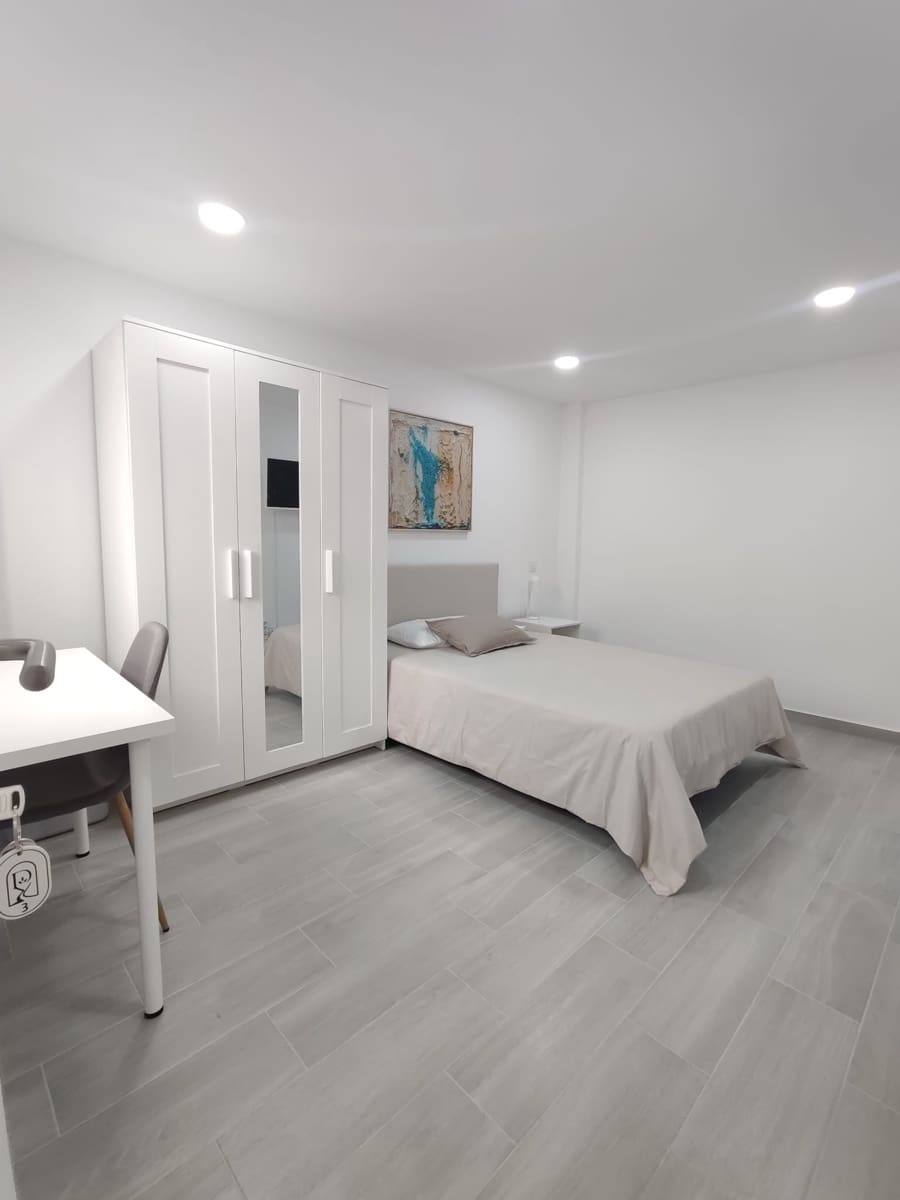 7 soveværelse Lejlighed til leje i San Cristobal de La Laguna - € 460 (Ref: 10124745)