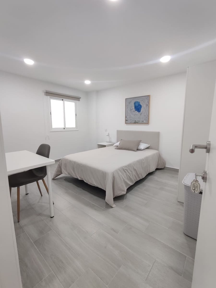 7 soveværelse Lejlighed til leje i San Cristobal de La Laguna - € 460 (Ref: 10124745)