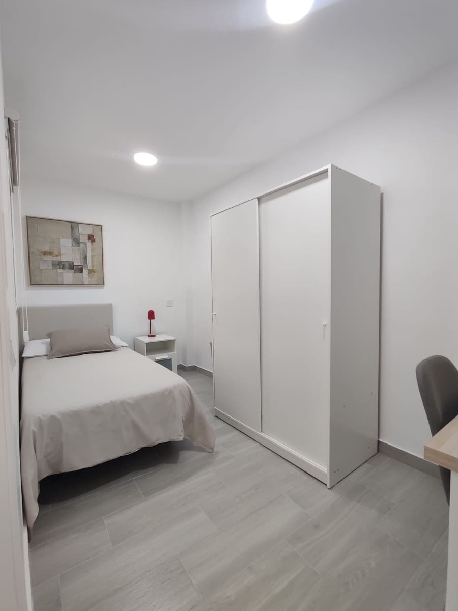7 soveværelse Lejlighed til leje i San Cristobal de La Laguna - € 460 (Ref: 10124745)