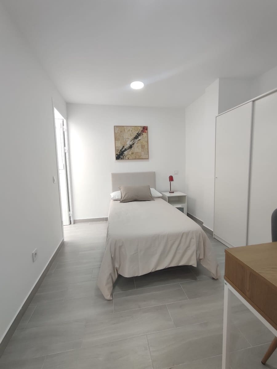 7 soveværelse Lejlighed til leje i San Cristobal de La Laguna - € 460 (Ref: 10124745)