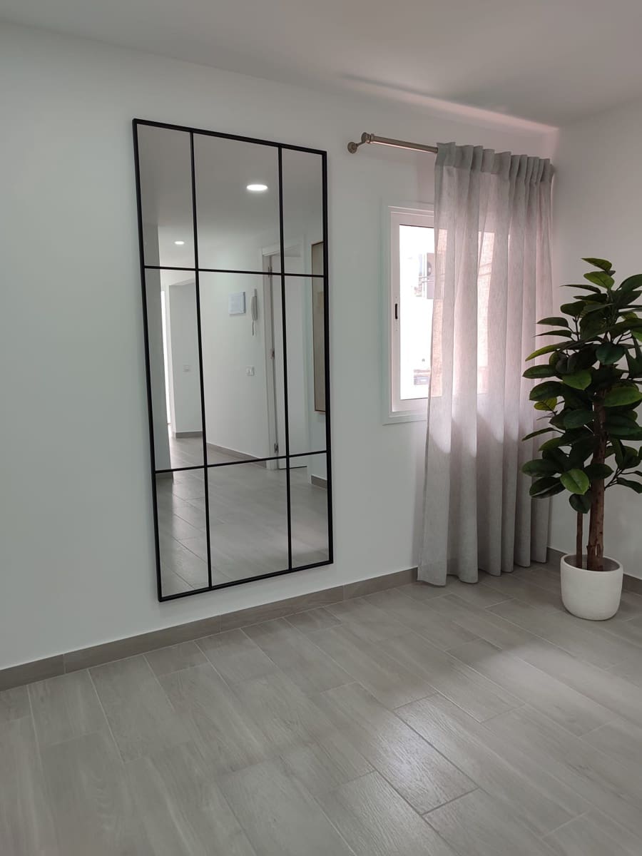 7 soveværelse Lejlighed til leje i San Cristobal de La Laguna - € 460 (Ref: 10124745)