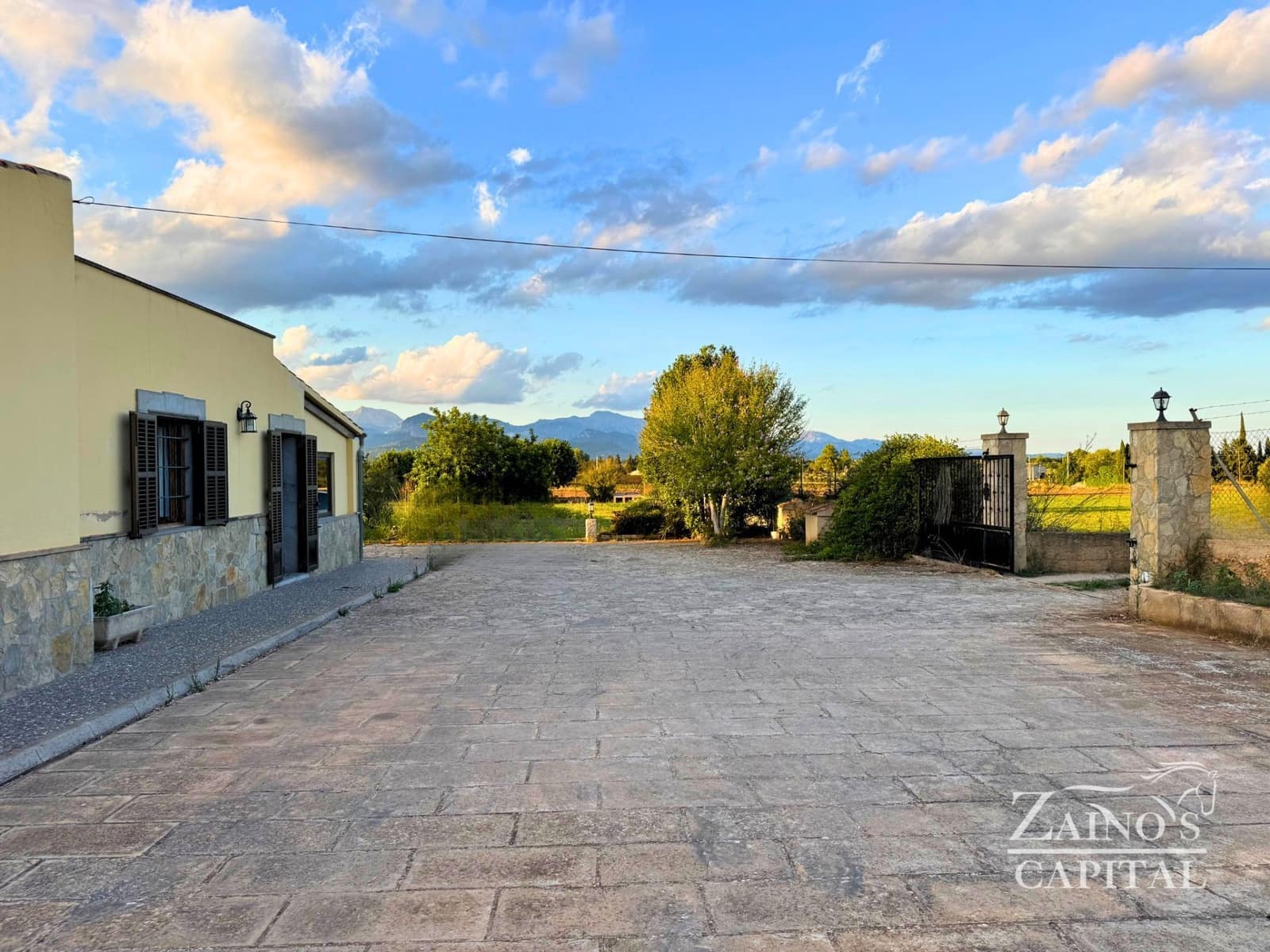 3 soveværelse Villa til salg i Palma de Mallorca med swimmingpool garage - € 649.000 (Ref: 9308716)