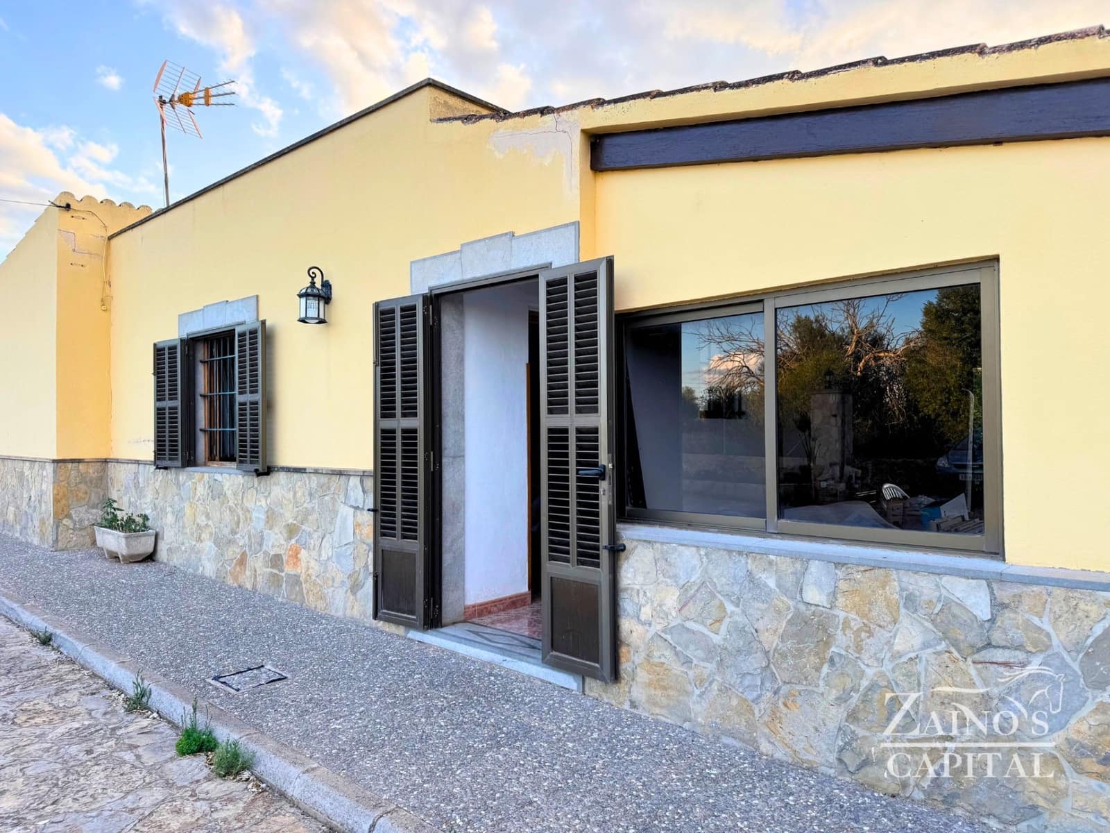 3 soveværelse Villa til salg i Palma de Mallorca med swimmingpool garage - € 649.000 (Ref: 9308716)