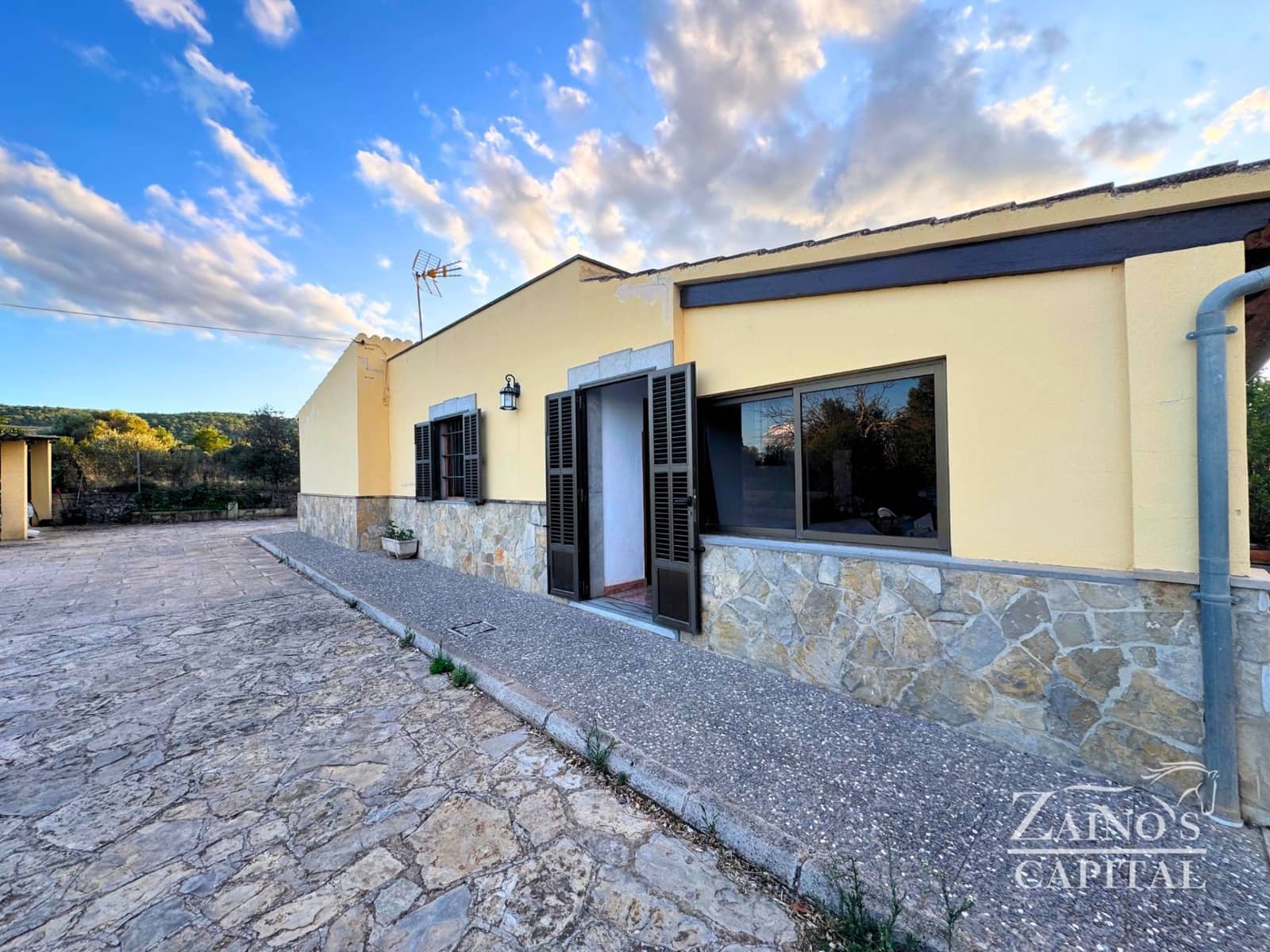 3 soveværelse Villa til salg i Palma de Mallorca med swimmingpool garage - € 649.000 (Ref: 9308716)