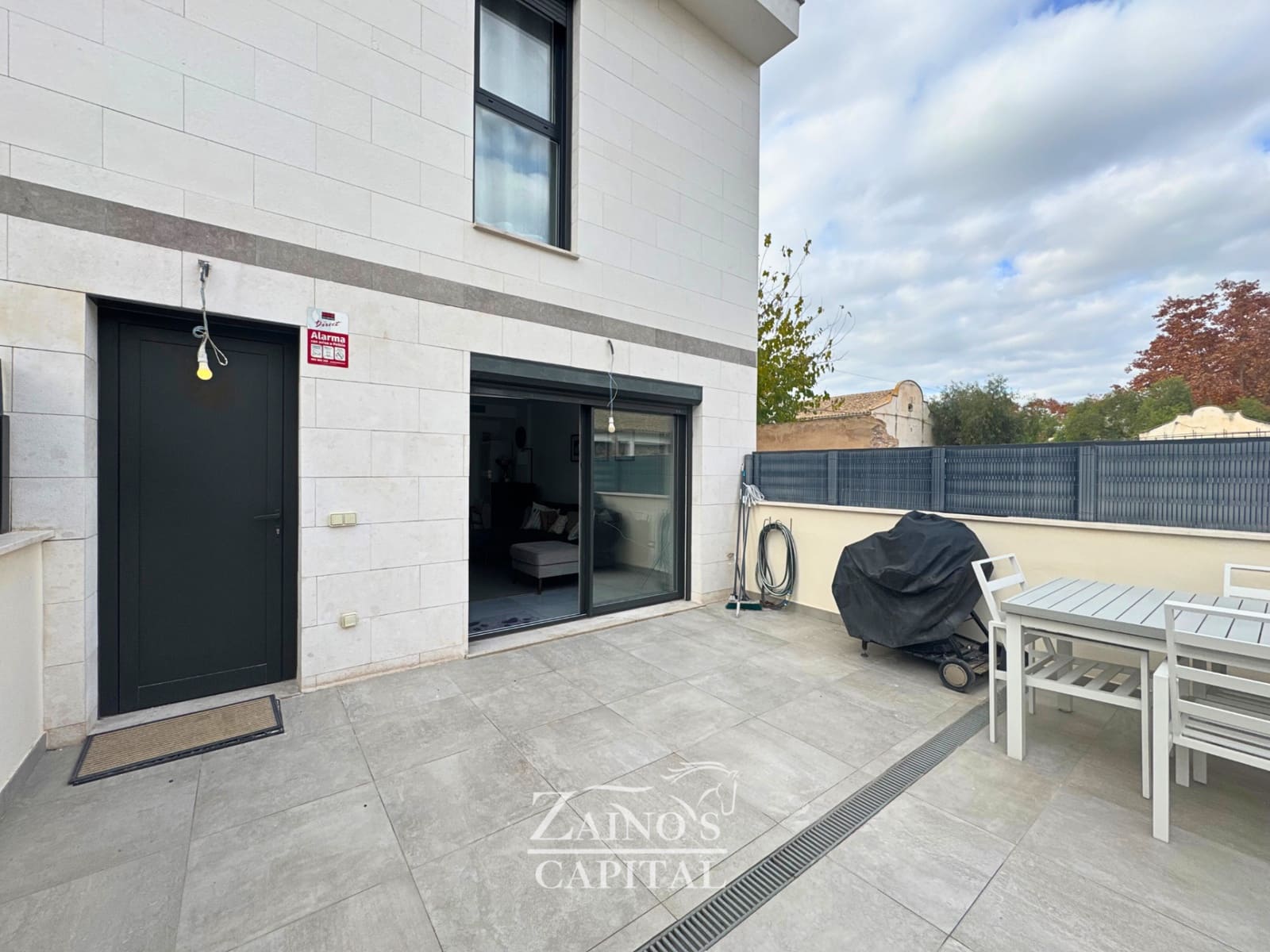 4 bedroom Townhouse for sale in Palma de Mallorca with garage - € 619,000 (Ref: 9451773)