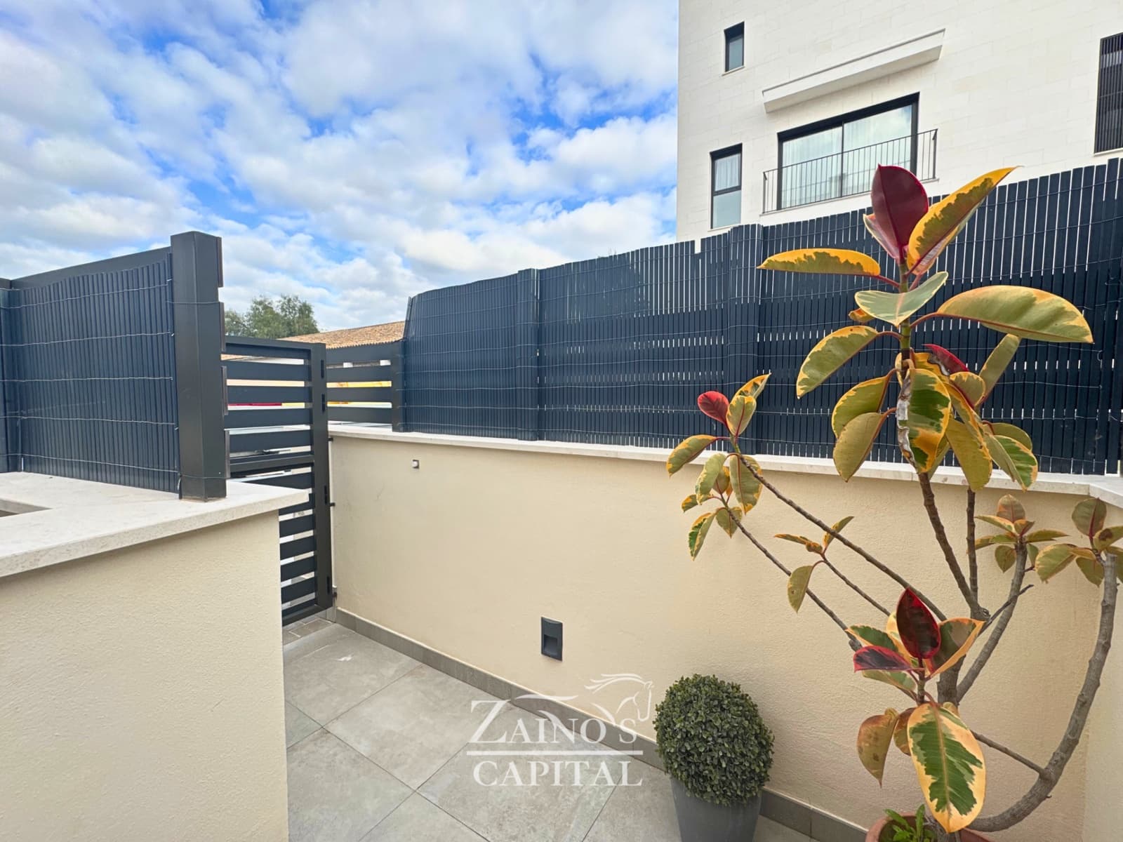 4 bedroom Townhouse for sale in Palma de Mallorca with garage - € 619,000 (Ref: 9451773)