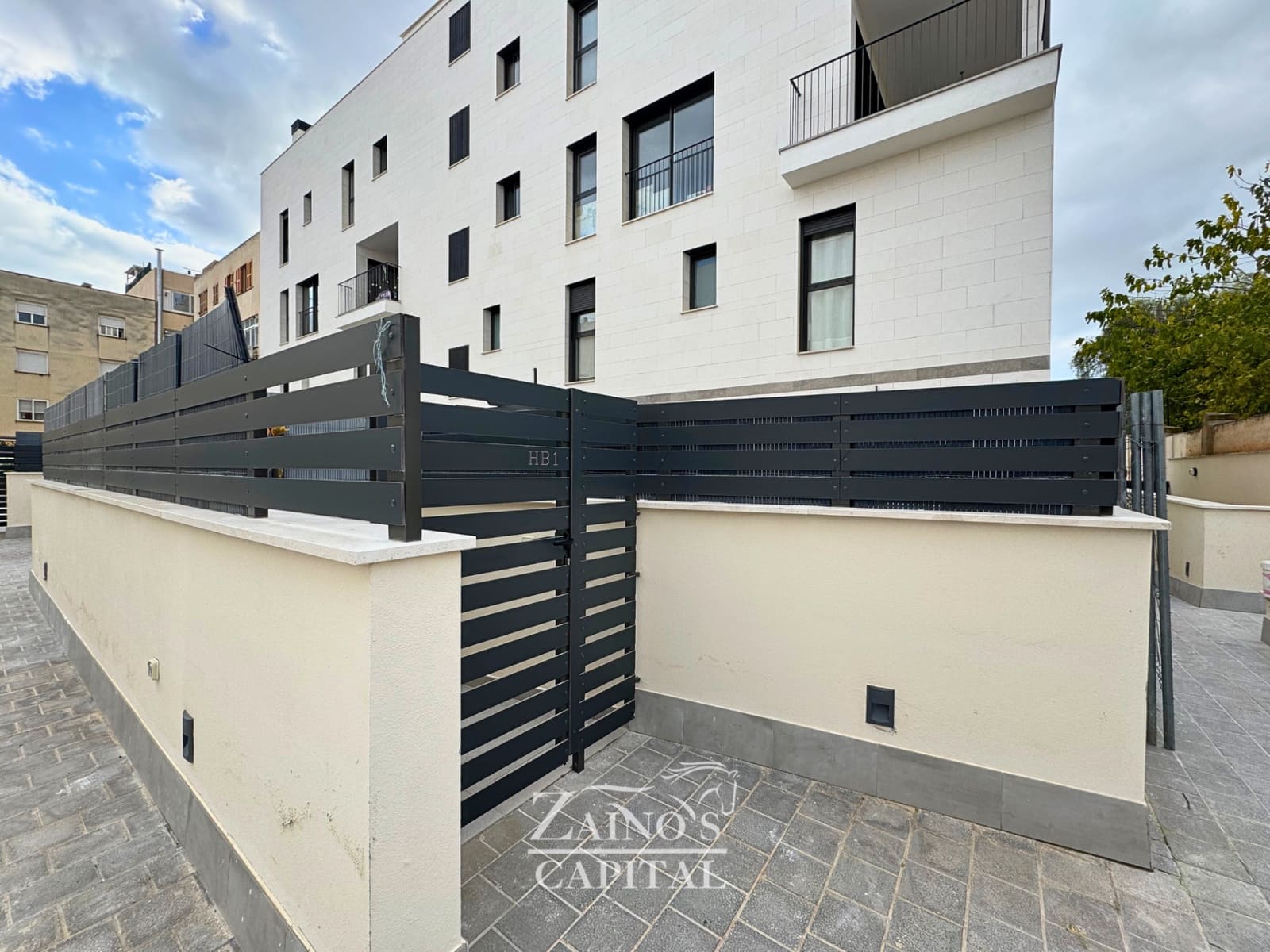 4 bedroom Townhouse for sale in Palma de Mallorca with garage - € 619,000 (Ref: 9451773)