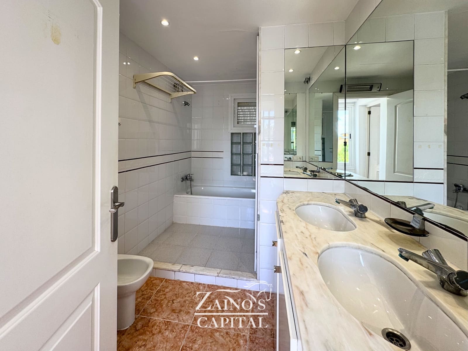 Pareado de 6 habitaciones en Calvià en venta con garaje - 770.000 € (Ref: 9889709)