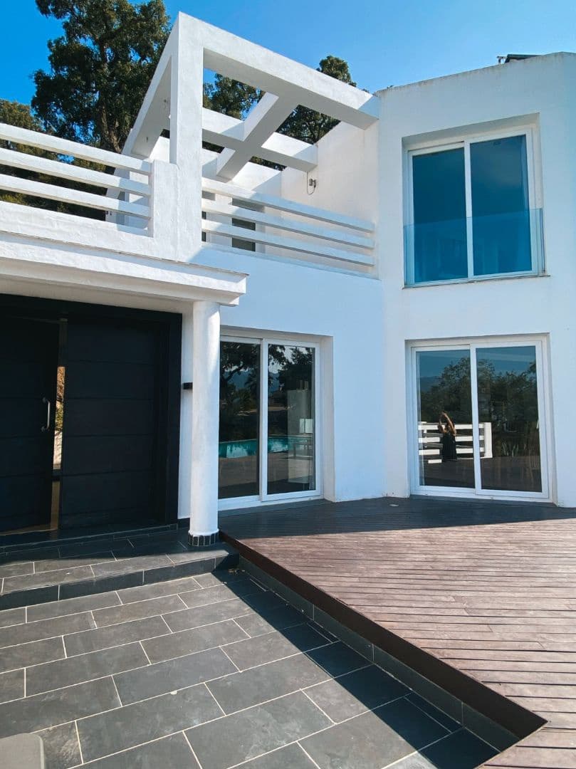 3 sypialnia Willa na sprzedaż w Ojen z basenem garażem - 1 490 000 € (Ref: 9311171)