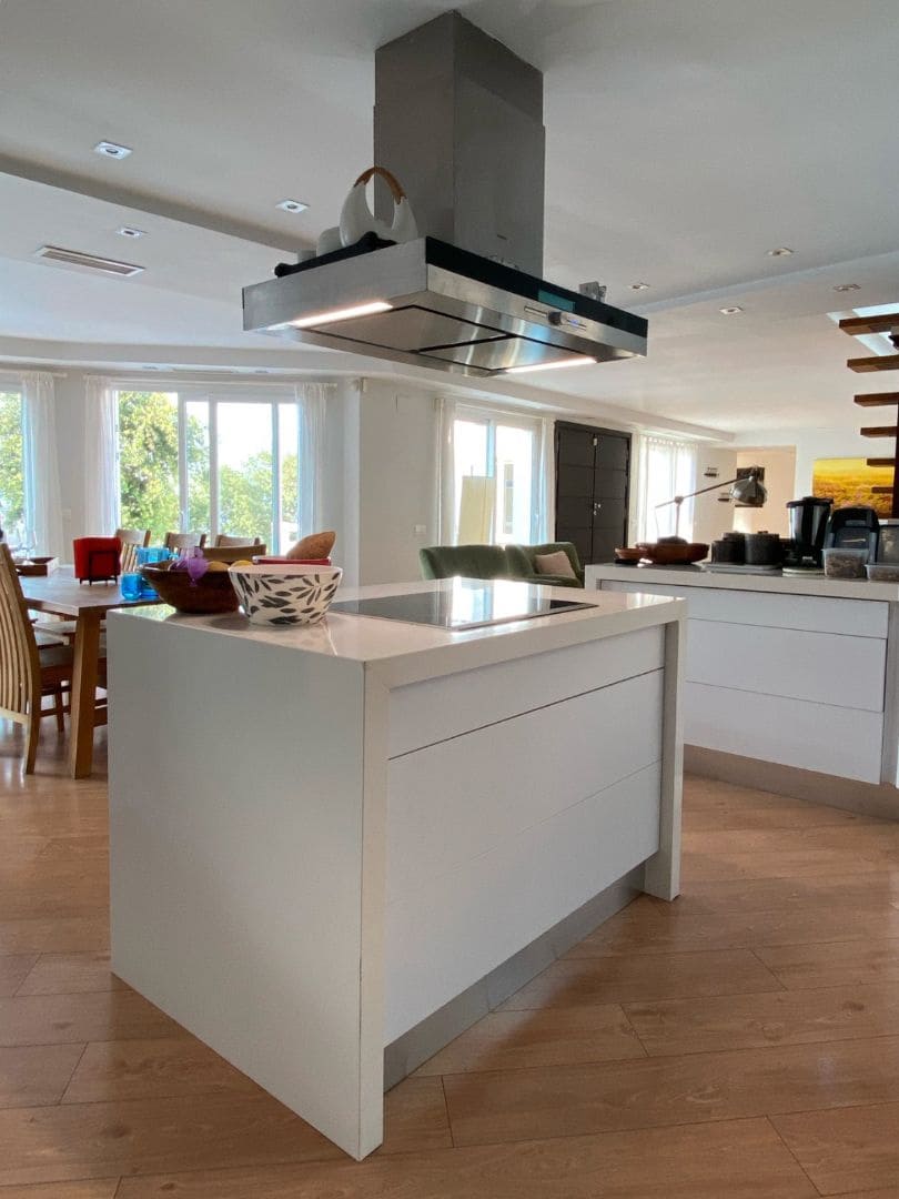 3 sypialnia Willa na sprzedaż w Ojen z basenem garażem - 1 490 000 € (Ref: 9311171)