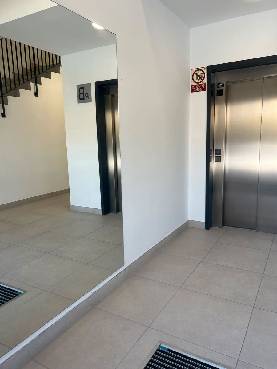 3 bedroom Apartment for rent in Benalmadena with pool garage - € 2,400 (Ref: 9311172)