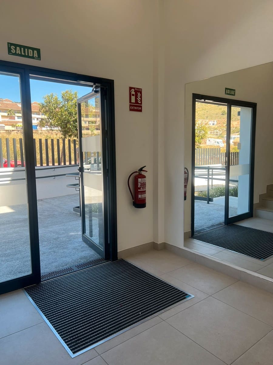 3 bedroom Apartment for rent in Benalmadena with pool garage - € 2,400 (Ref: 9311172)