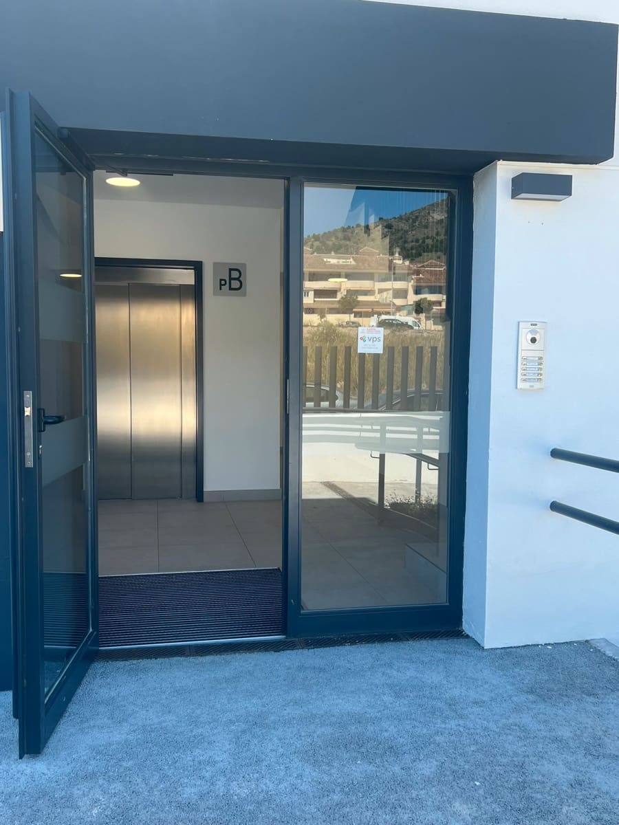 3 bedroom Apartment for rent in Benalmadena with pool garage - € 2,400 (Ref: 9311172)