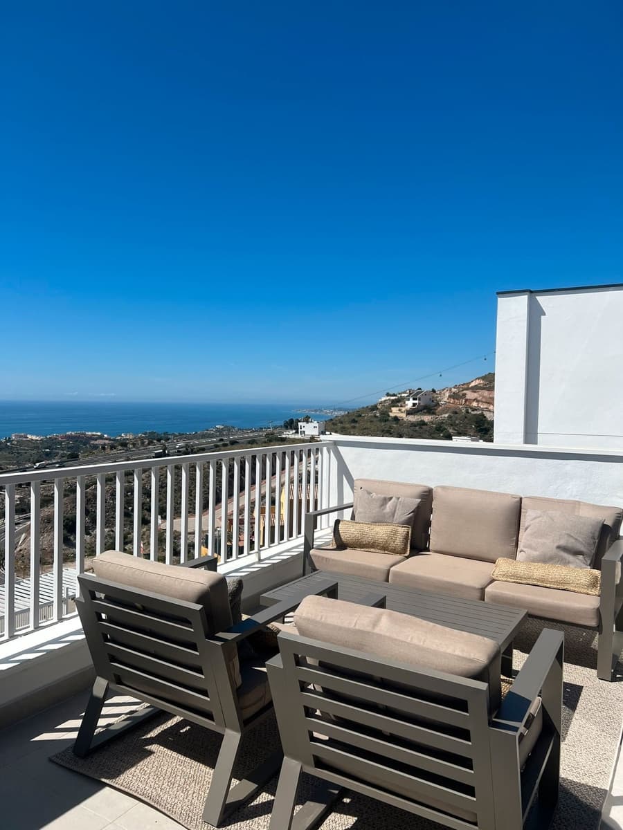 3 bedroom Apartment for rent in Benalmadena with pool garage - € 2,400 (Ref: 9311172)