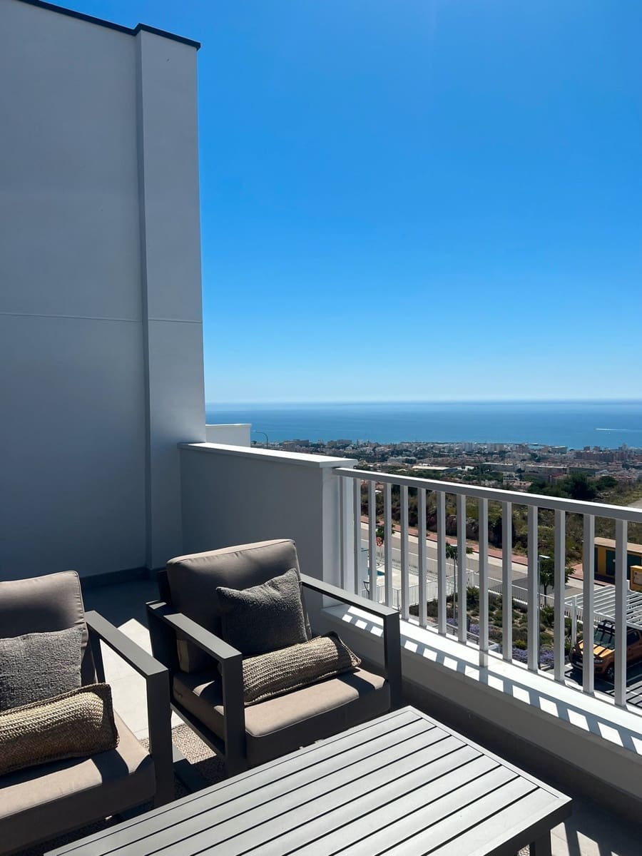 3 bedroom Apartment for rent in Benalmadena with pool garage - € 2,400 (Ref: 9311172)