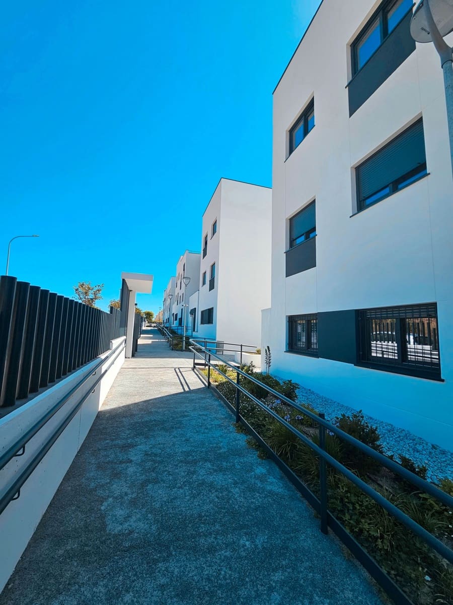 3 bedroom Apartment for rent in Benalmadena with pool garage - € 2,400 (Ref: 9311172)