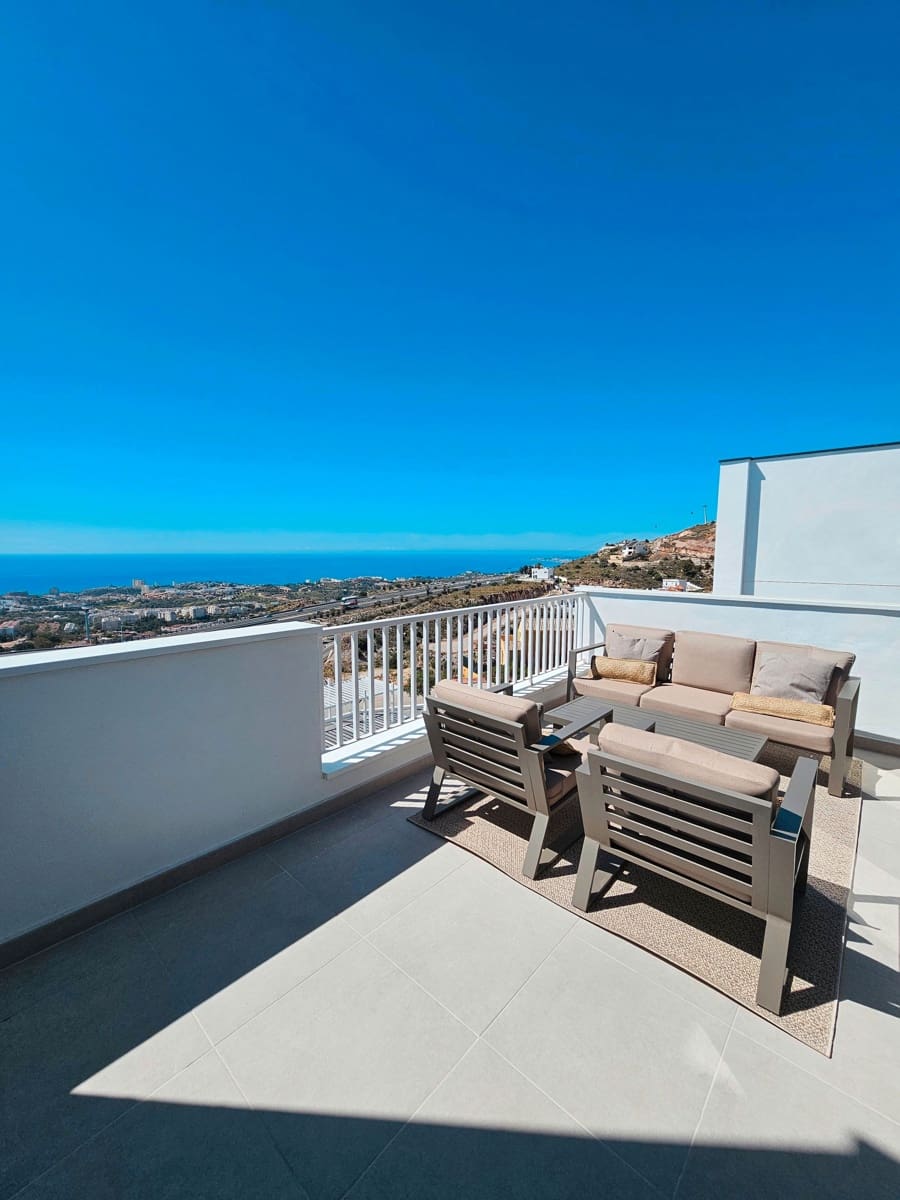 3 bedroom Apartment for rent in Benalmadena with pool garage - € 2,400 (Ref: 9311172)