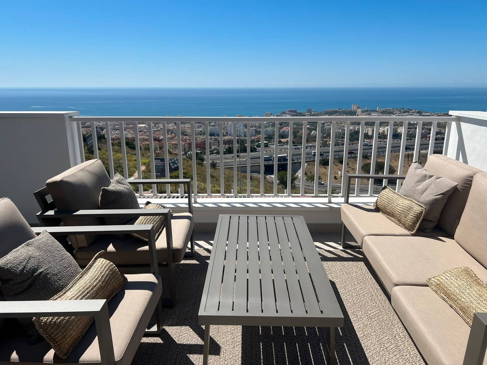 3 bedroom Apartment for rent in Benalmadena with pool garage - € 2,400 (Ref: 9311172)