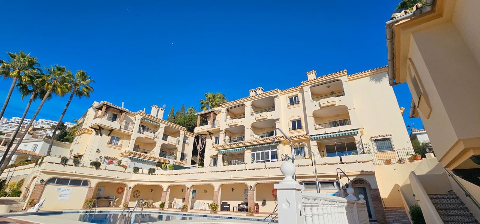 3 slaapkamer Strandappartement te koop in Mijas met zwembad - € 450.000 (Ref: 9311176)