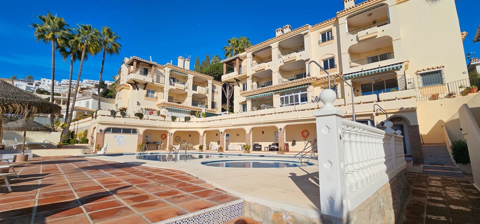 3 slaapkamer Strandappartement te koop in Mijas met zwembad - € 450.000 (Ref: 9311176)