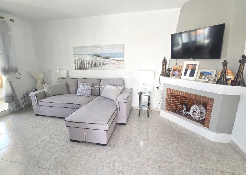 2 soveværelse Lejlighed til salg i Villamartin med swimmingpool - € 199.000 (Ref: 10007735)