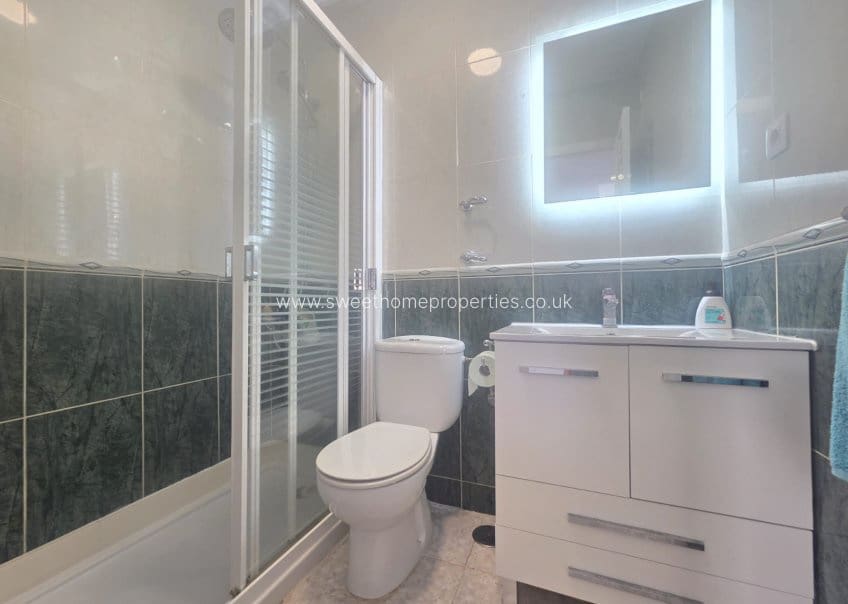 2 soveværelse Lejlighed til salg i Villamartin med swimmingpool - € 199.000 (Ref: 10007735)
