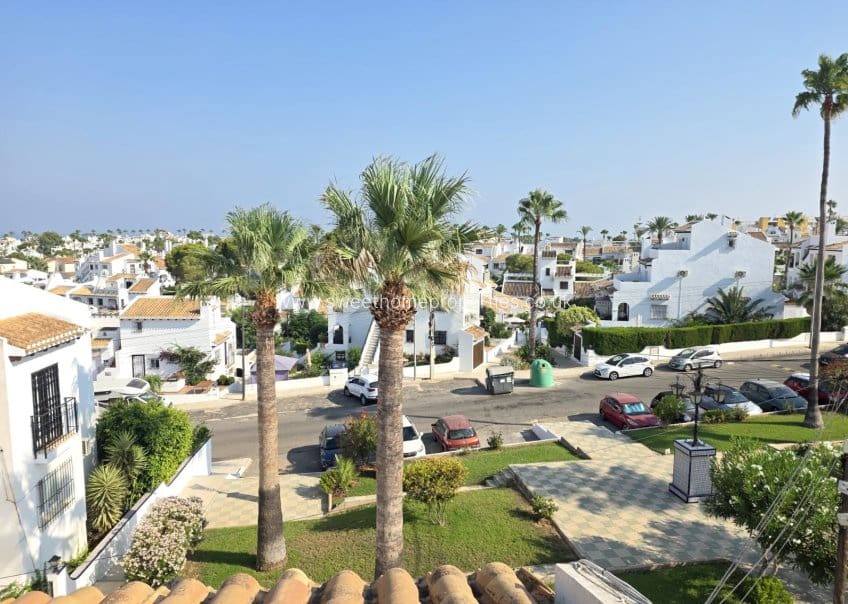 2 soveværelse Lejlighed til salg i Villamartin med swimmingpool - € 199.000 (Ref: 10007735)