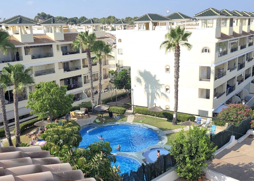 2 soveværelse Lejlighed til salg i Villamartin med swimmingpool - € 199.000 (Ref: 10007735)