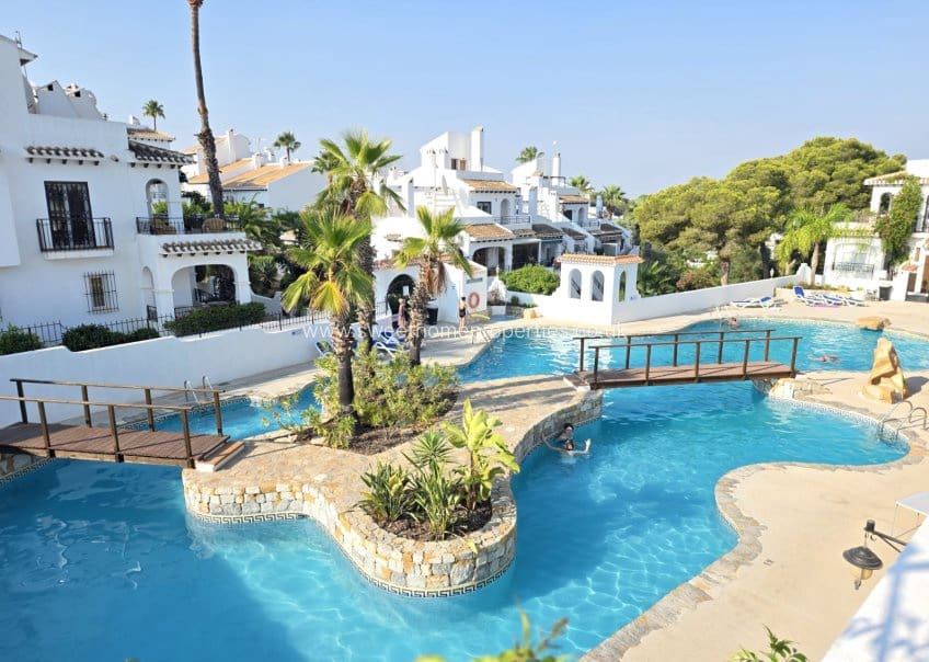 2 soveværelse Lejlighed til salg i Villamartin med swimmingpool - € 199.000 (Ref: 10007735)