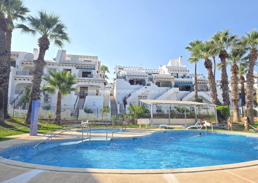 2 soveværelse Lejlighed til salg i Villamartin med swimmingpool - € 199.000 (Ref: 10007735)