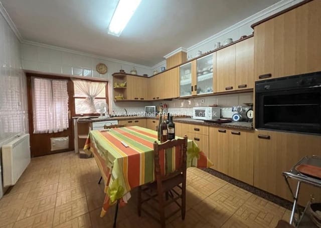 6 makuuhuone Omakotitalo myytävänä paikassa Pinoso mukana 
autotalli - 155 000 € (Ref: 10034388)