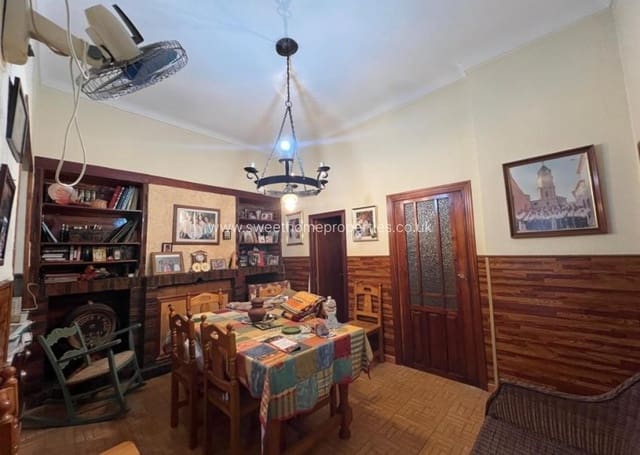 6 makuuhuone Omakotitalo myytävänä paikassa Pinoso mukana 
autotalli - 155 000 € (Ref: 10034388)
