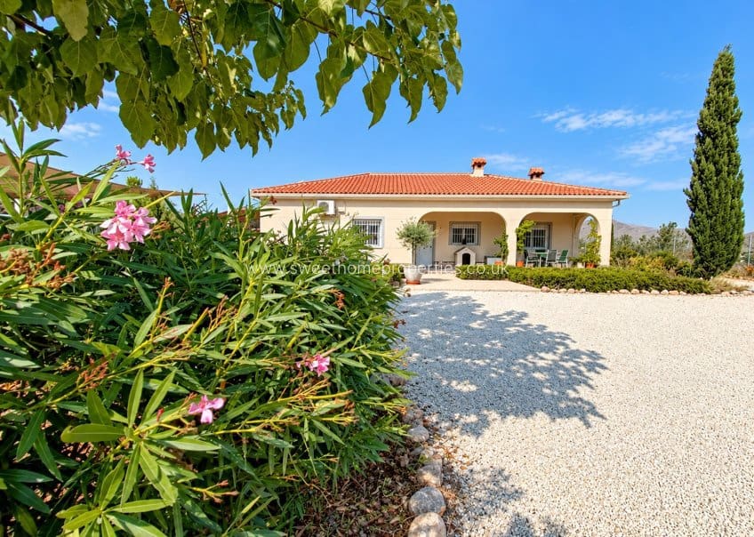 3 soveværelse Finca/Landehus til salg i Hondon de los Frailes med swimmingpool garage - € 360.000 (Ref: 10059834)