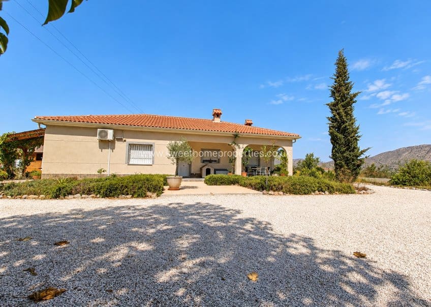 3 soveværelse Finca/Landehus til salg i Hondon de los Frailes med swimmingpool garage - € 360.000 (Ref: 10059834)